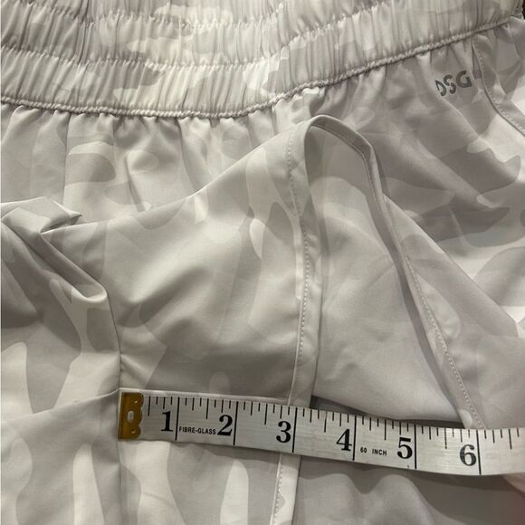 DSG Women’s high rise stride short camo gray pure white 3 inch new with tags - Picture 5 of 14